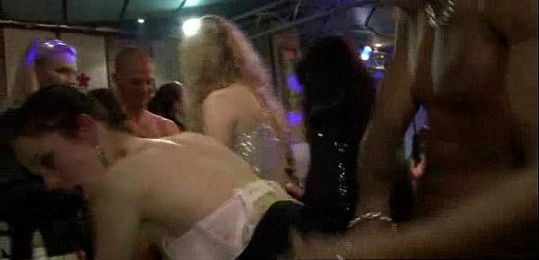  Girls blowjob on party